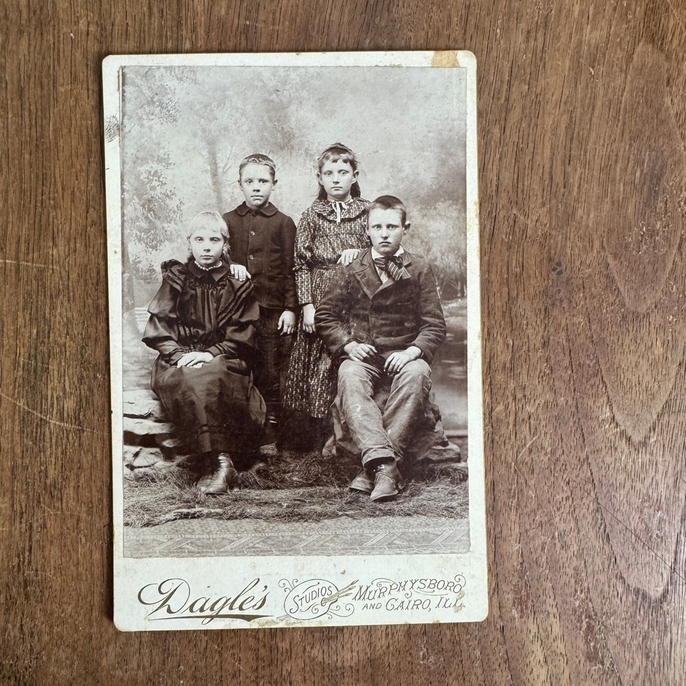 Antique daguerreotype Cabinet Card Photograph of‎ 4 children Dagle's Studios